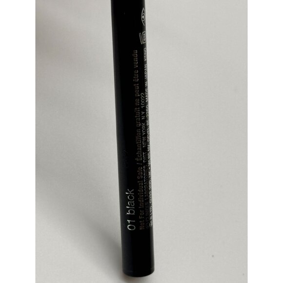 Clinique Pretty Easy Liquid Eyelining Pen - 01 Black - Picture 3 of 3